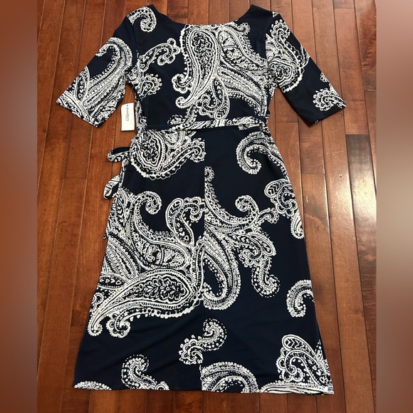 NWT Navy and White Paisley Faux Wrap Dress Size Medium - Picture 12 of 12
